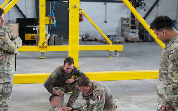 U.S. Army, French soldiers exchange combat lifesaver techniques in Estonia