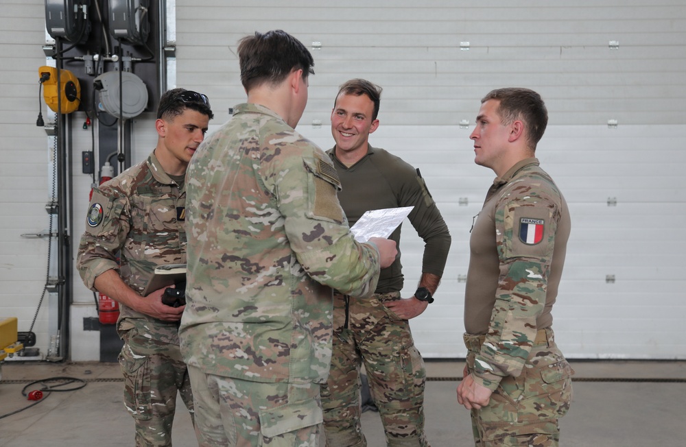 U.S. Army, French soldiers exchange combat lifesaver techniques in Estonia