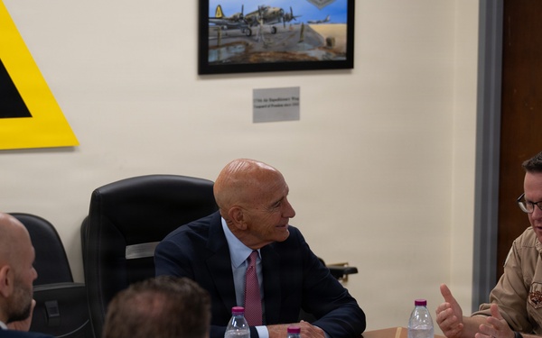U.S. Ambassador Tom Barrack visits AUAB