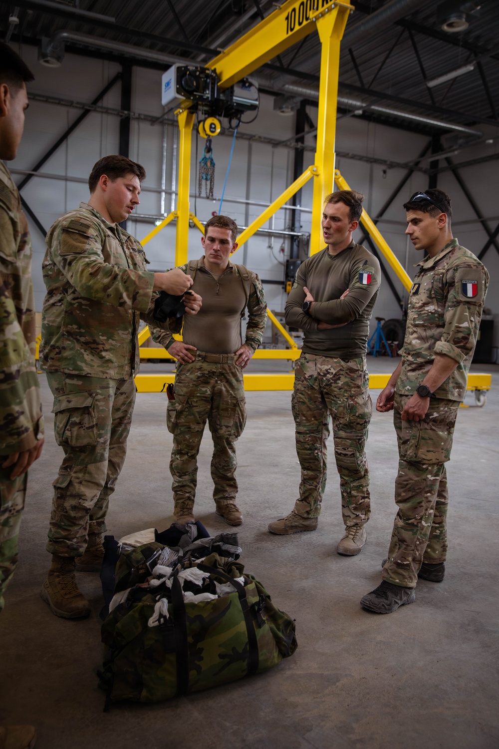 U.S. Army, French soldiers exchange combat lifesaver techniques in Estonia