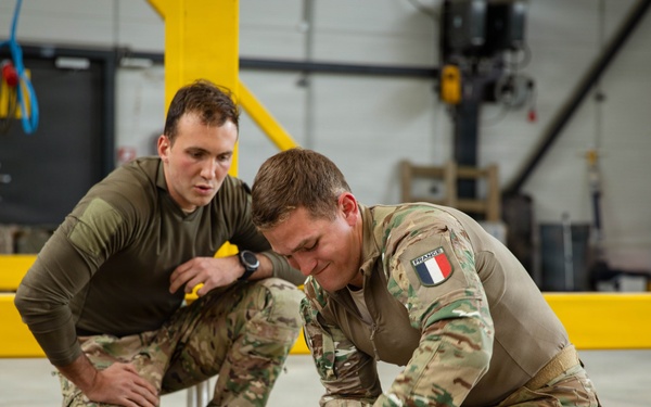 U.S. Army, French soldiers exchange combat lifesaver techniques in Estonia