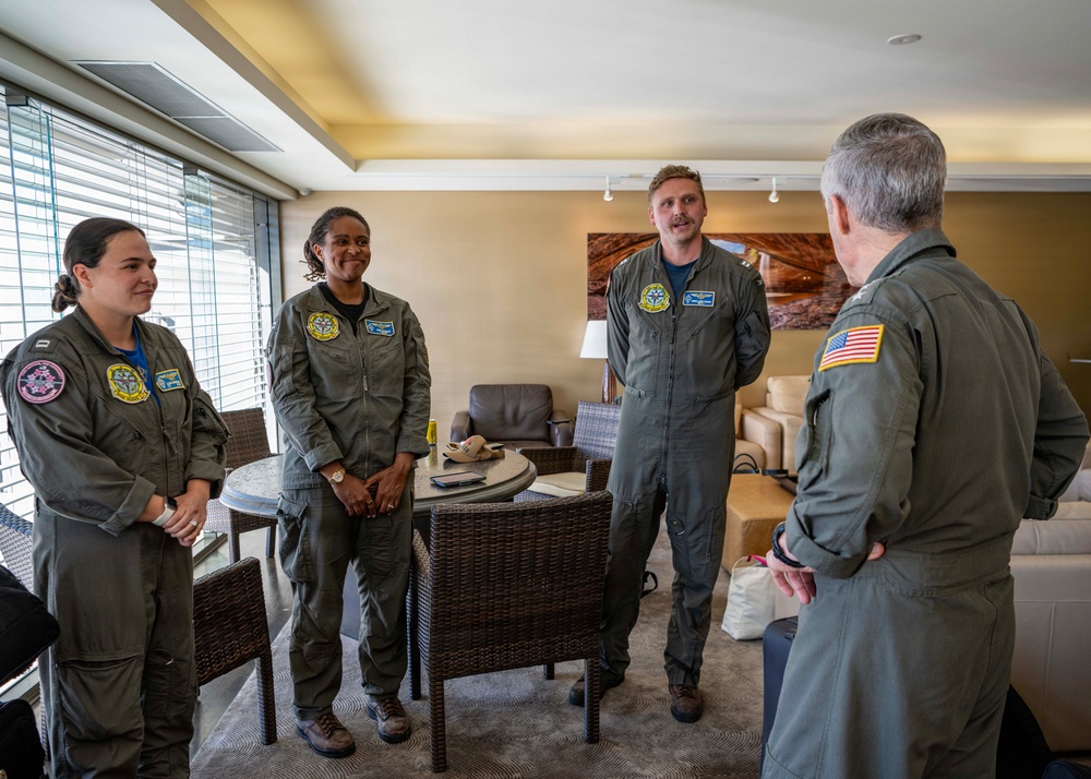 U.S. Pacific Fleet Commander meets with Sailors from Patrol Squadron 26 during his travel to Perth, Australia