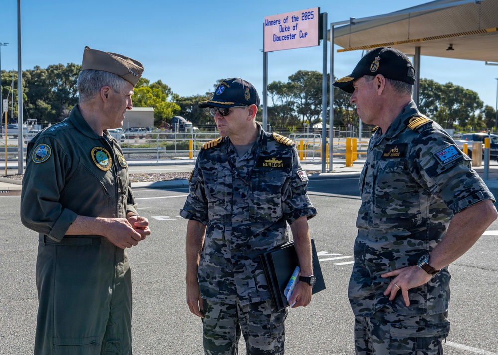 U.S. Pacific Fleet Commander tours HMAS Stirling during his travel to Perth, Australia