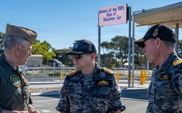 U.S. Pacific Fleet Commander tours HMAS Stirling during his travel to Perth, Australia