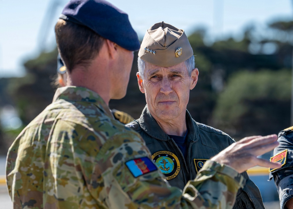 U.S. Pacific Fleet Commander tours HMAS Stirling during his travel to Perth, Australia