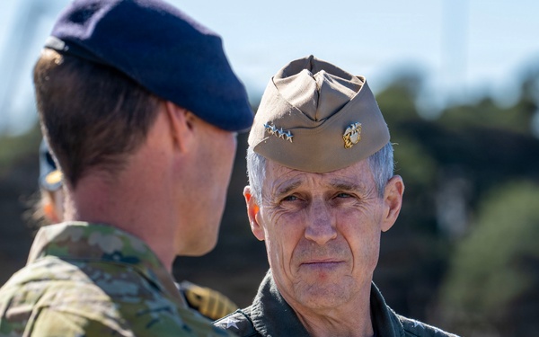 U.S. Pacific Fleet Commander tours HMAS Stirling during his travel to Perth, Australia