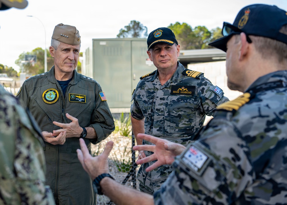 U.S. Pacific Fleet Commander tours HMAS Stirling during his travel to Perth, Australia