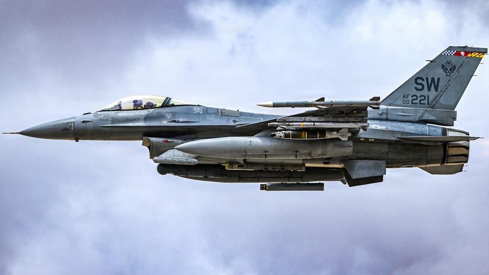 F-16 Fighting Falcons Takeoff