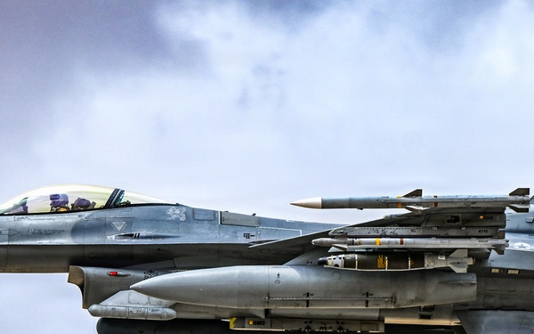 F-16 Fighting Falcons Takeoff
