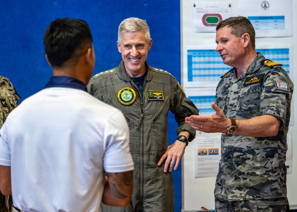 U.S. Pacific Fleet Commander tours HMAS Stirling during his travel to Perth, Australia