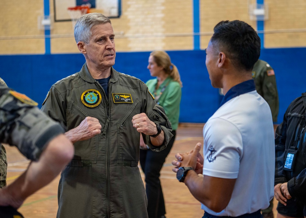 U.S. Pacific Fleet Commander tours HMAS Stirling during his travel to Perth, Australia