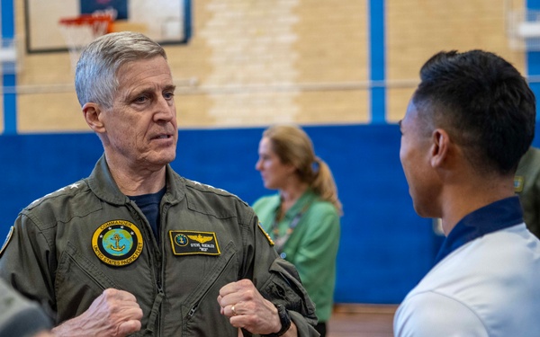 U.S. Pacific Fleet Commander tours HMAS Stirling during his travel to Perth, Australia