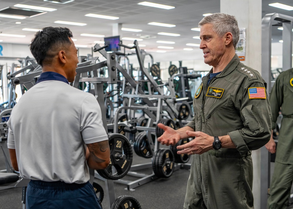 U.S. Pacific Fleet Commander tours HMAS Stirling during his travel to Perth, Australia