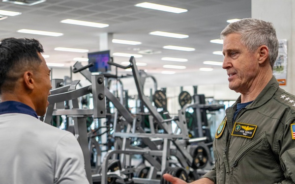 U.S. Pacific Fleet Commander tours HMAS Stirling during his travel to Perth, Australia