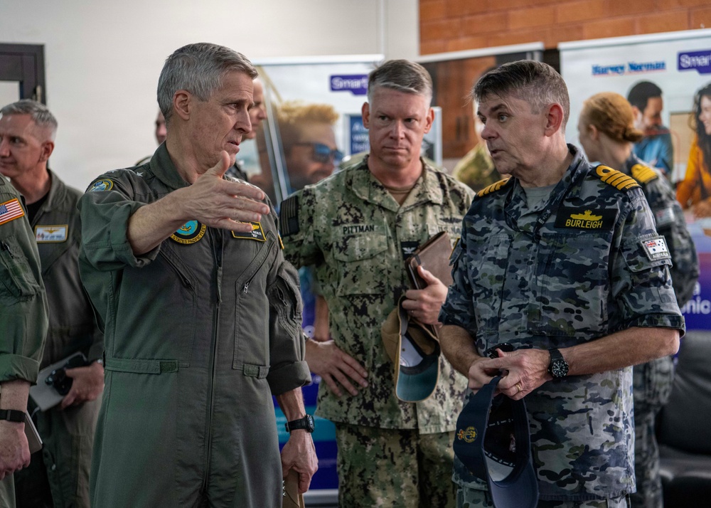 U.S. Pacific Fleet Commander tours HMAS Stirling during his travel to Perth, Australia