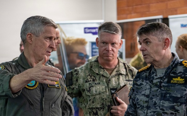 U.S. Pacific Fleet Commander tours HMAS Stirling during his travel to Perth, Australia