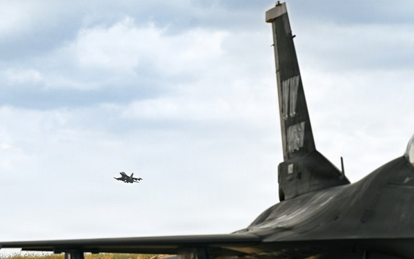 F-16 Fighting Falcons Takeoff