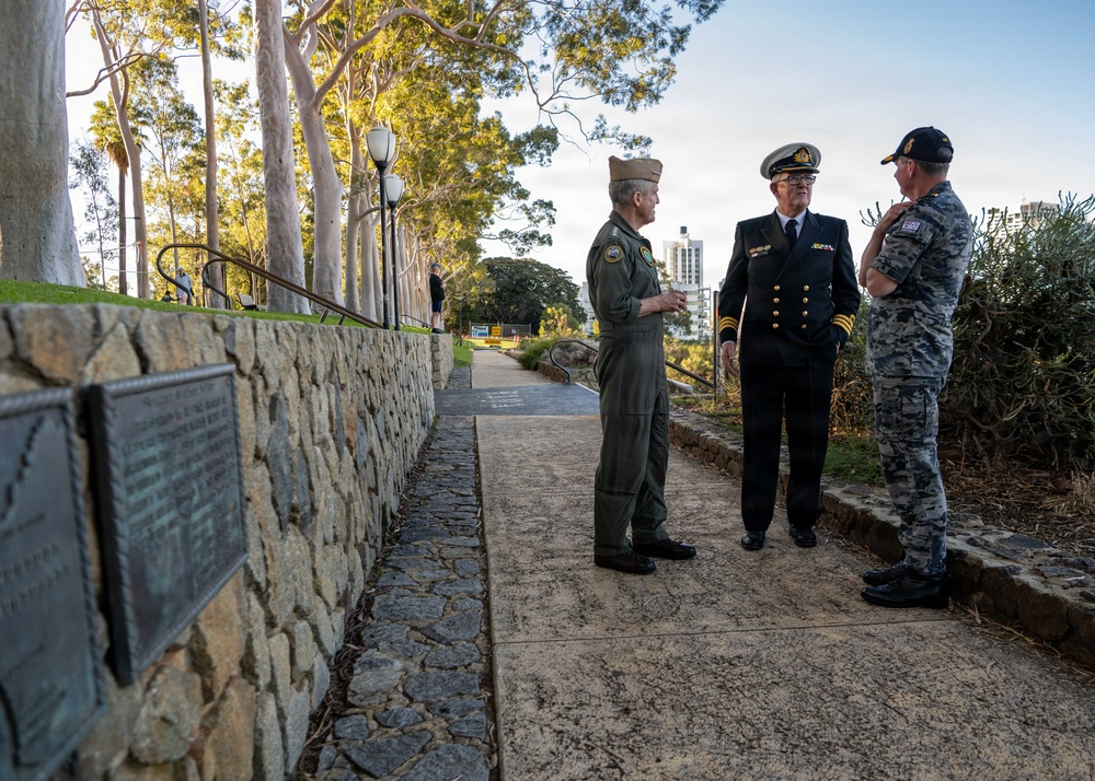 Commander, U.S. Pacific Fleet, visits site of plaque given to Western Australia by CINCPACFLT in May 1982