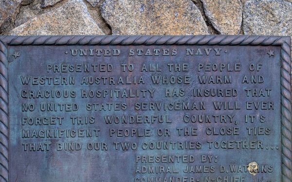 Commander, U.S. Pacific Fleet, visits site of plaque given to Western Australia by CINCPACFLT in May 1982