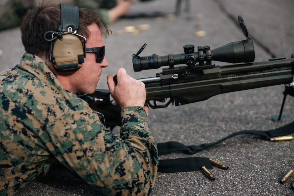 U.S. Recon Marines train with Finnish weapons, boats in Finland