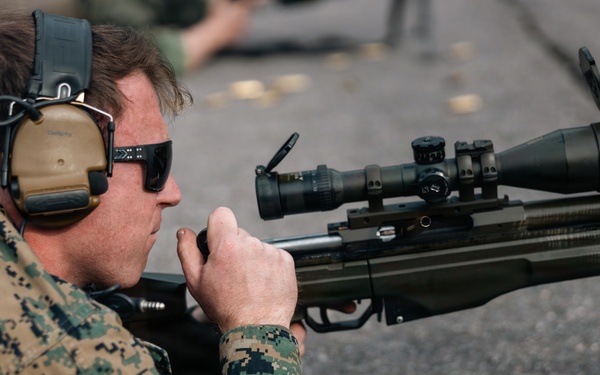 U.S. Recon Marines train with Finnish weapons, boats in Finland