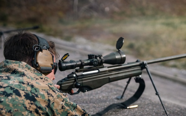 U.S. Recon Marines train with Finnish weapons, boats in Finland