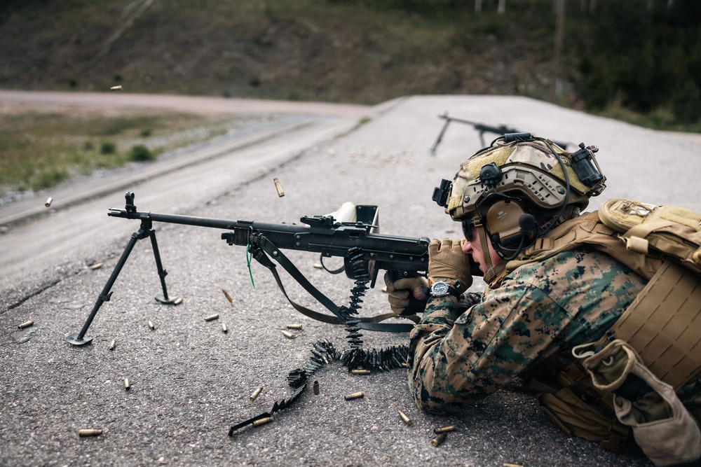 U.S. Recon Marines train with Finnish weapons, boats in Finland