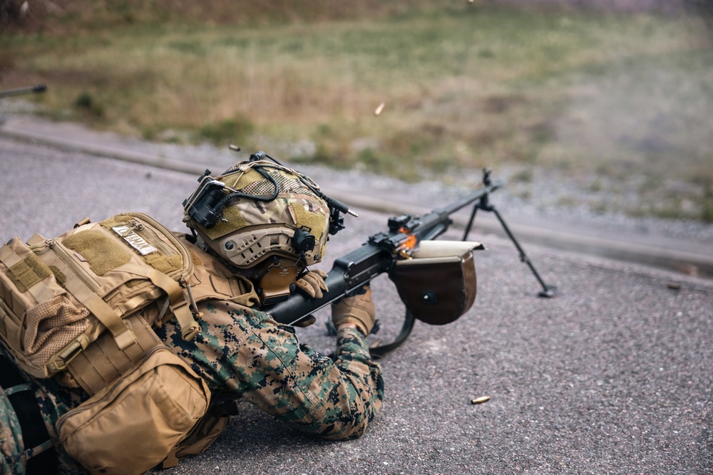 U.S. Recon Marines train with Finnish weapons, boats in Finland