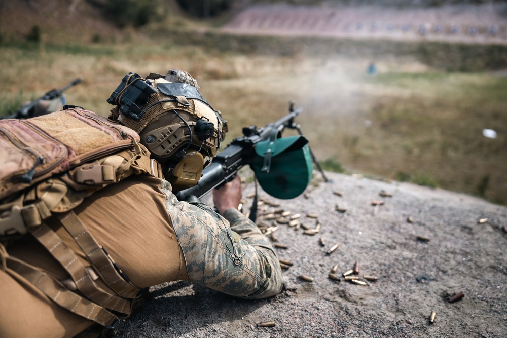 U.S. Recon Marines train with Finnish weapons, boats in Finland