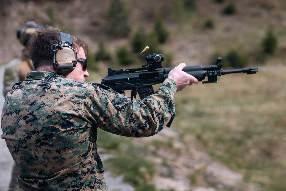 U.S. Recon Marines train with Finnish weapons, boats in Finland
