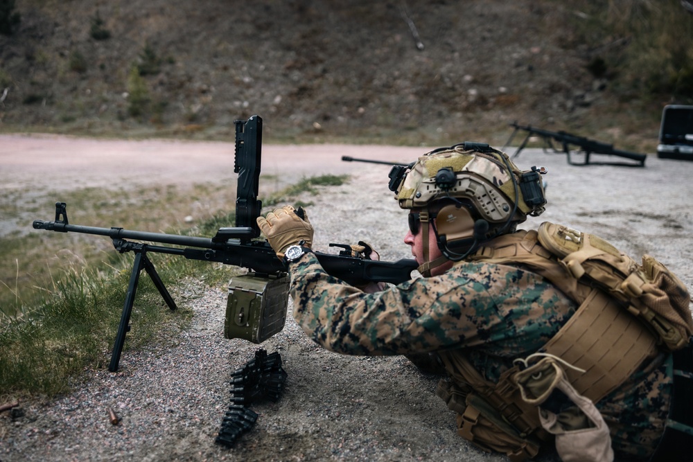 U.S. Recon Marines train with Finnish weapons, boats in Finland