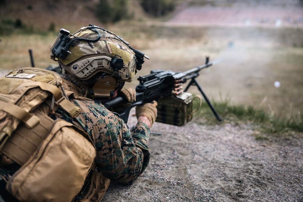 U.S. Recon Marines train with Finnish weapons, boats in Finland