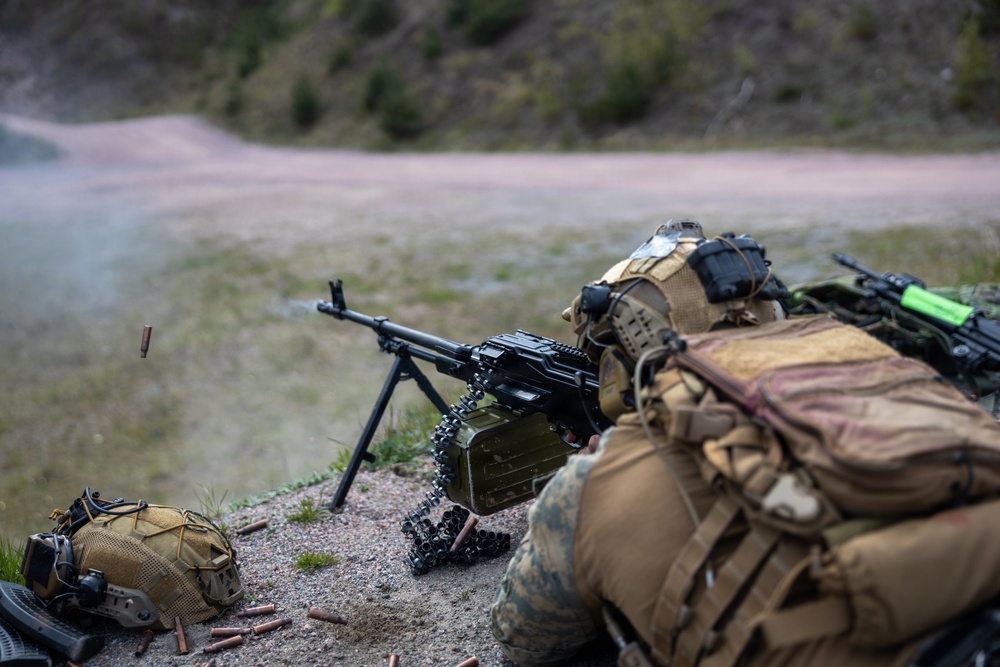 U.S. Recon Marines train with Finnish weapons, boats in Finland