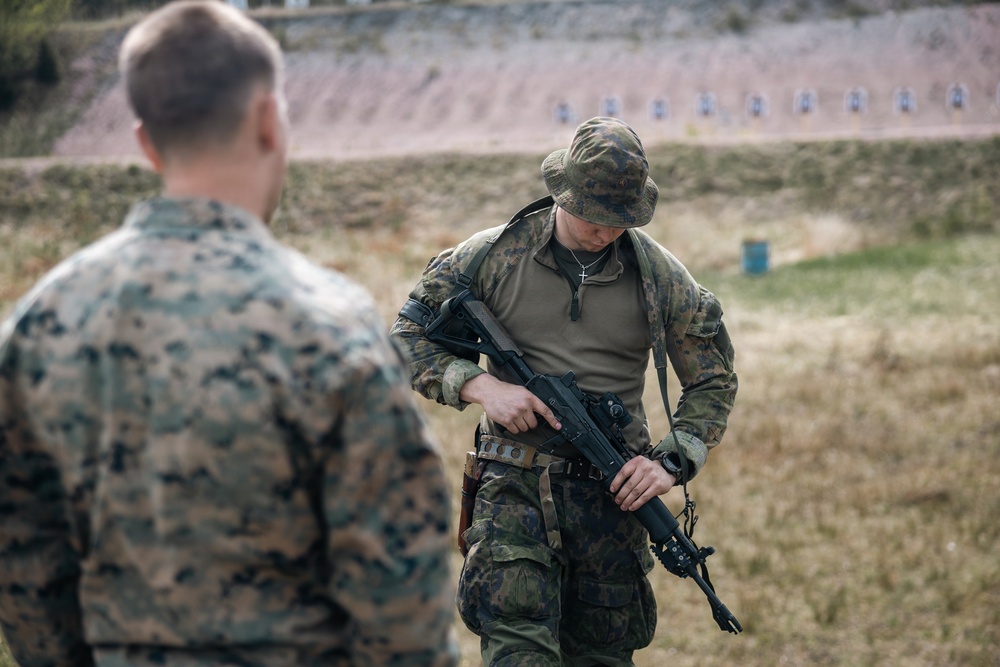 U.S. Recon Marines train with Finnish weapons, boats in Finland
