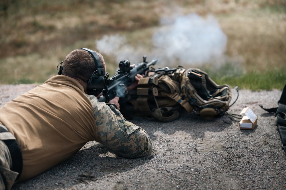 U.S. Recon Marines train with Finnish weapons, boats in Finland