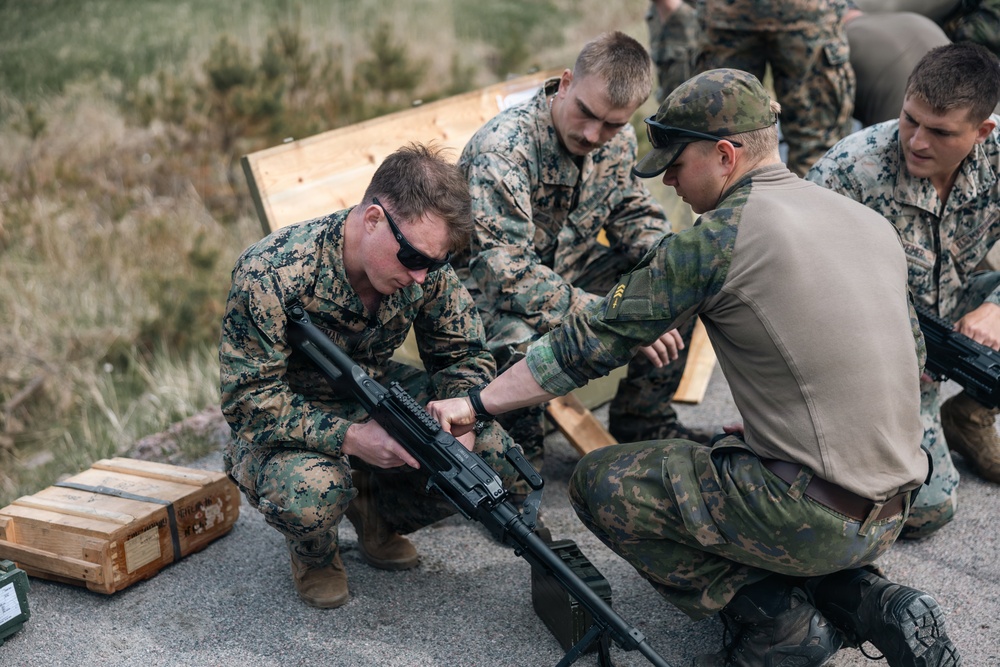 U.S. Recon Marines train with Finnish weapons, boats in Finland