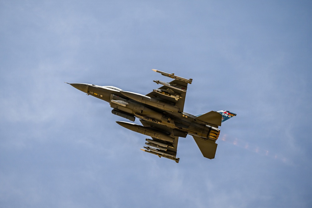 F-16 Fighting Falcons Takeoff