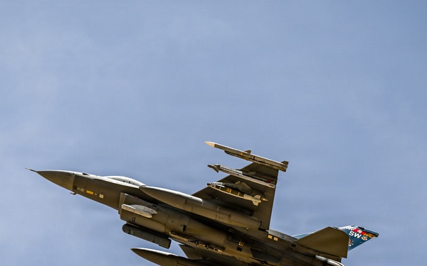 F-16 Fighting Falcons Takeoff