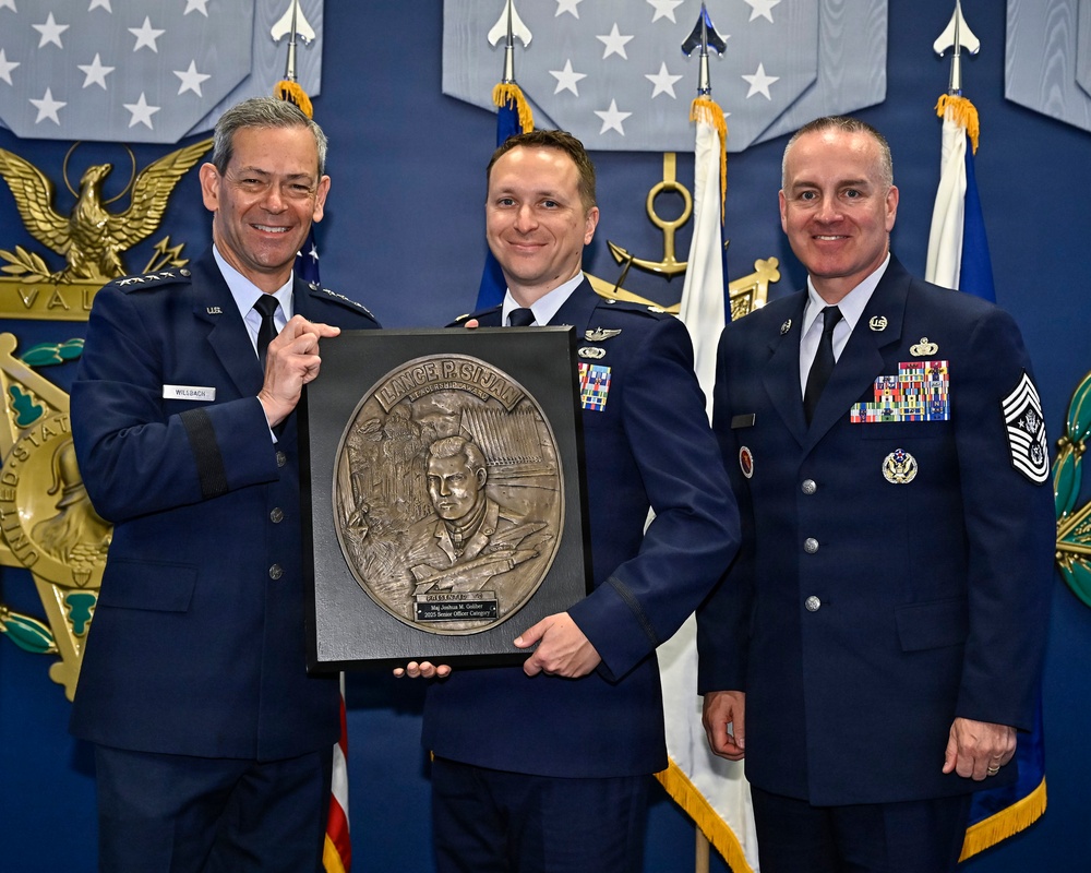 CSAF Wilsbach presents Lance P. Sijan Awards
