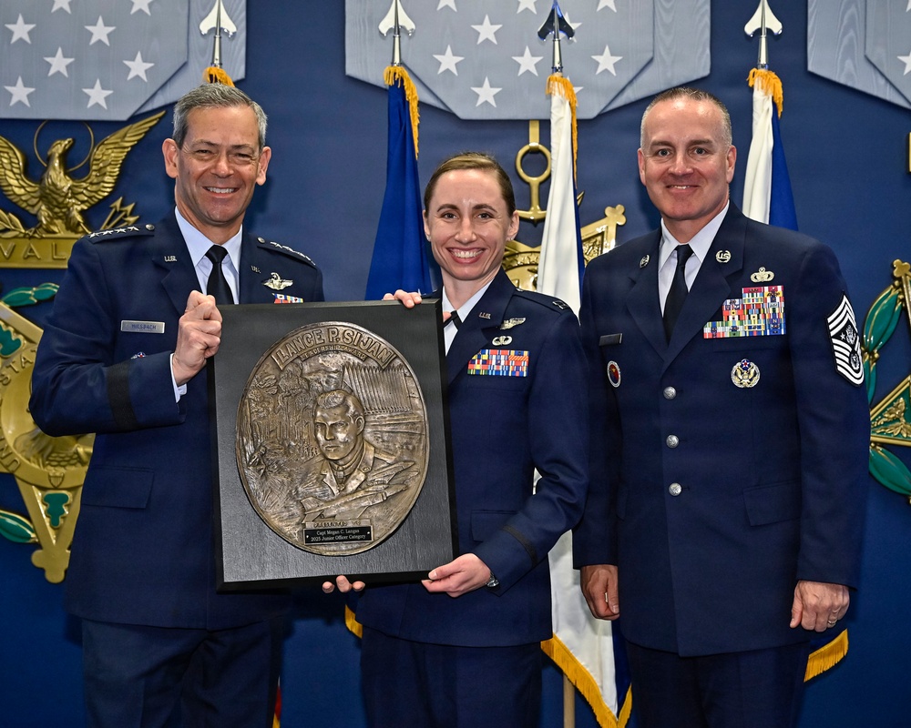 CSAF Wilsbach presents Lance P. Sijan Awards