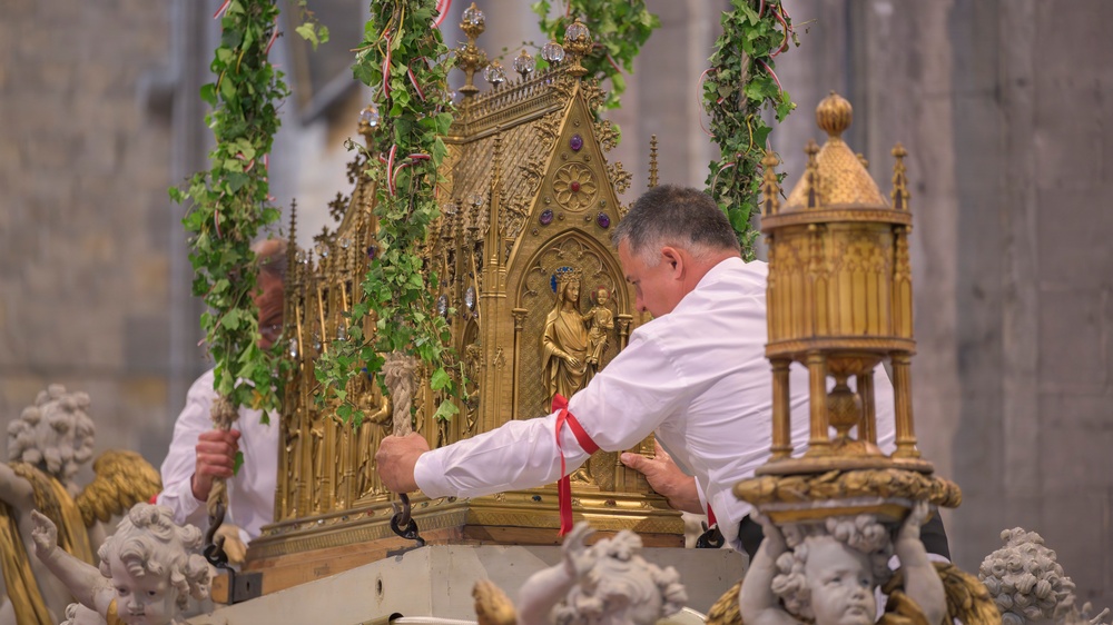 Centuries of tradition marching through the heart of Mons