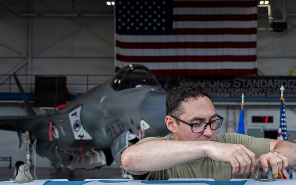Team Eglin bomb Build