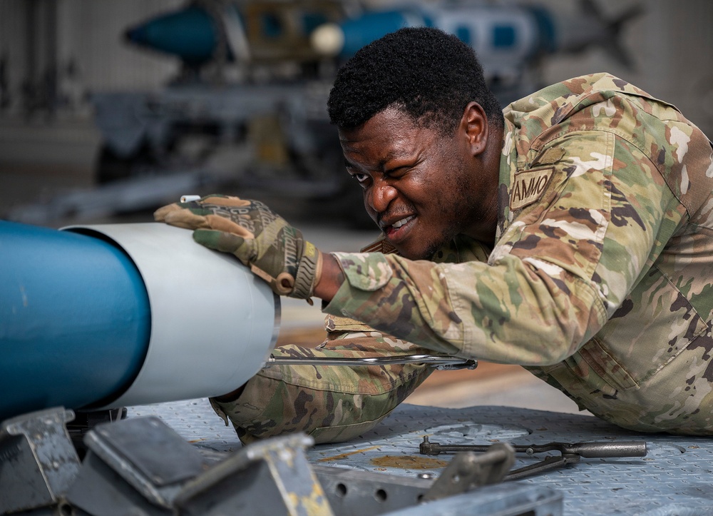 Team Eglin bomb Build