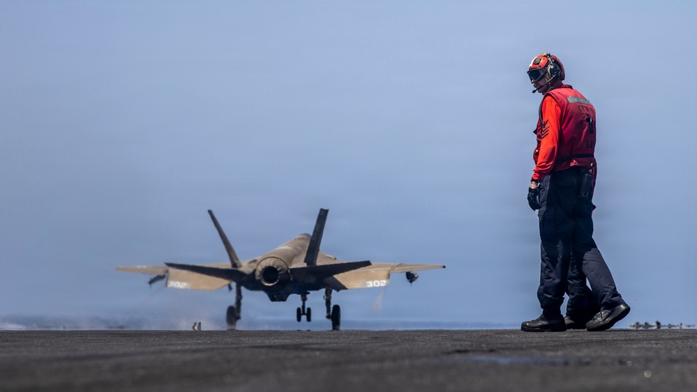 Abraham Lincoln Conducts Flight Operations