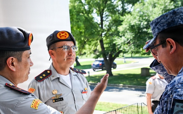 AGE-CSM Ecuador Delegation Receives IADC Academic Briefings