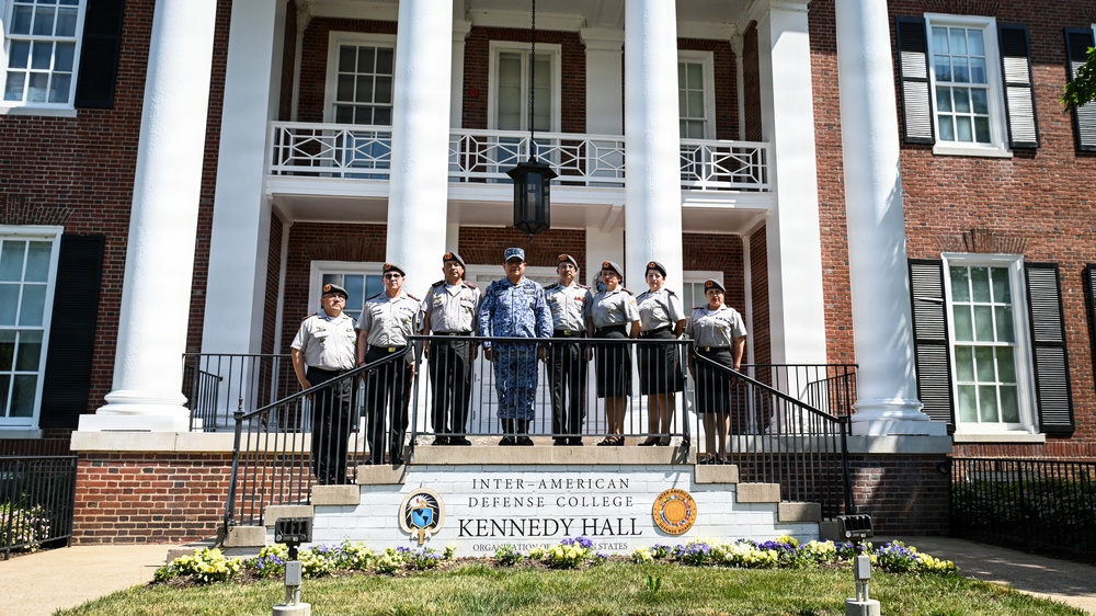 AGE-CSM Ecuador Delegation Receives IADC Academic Briefings