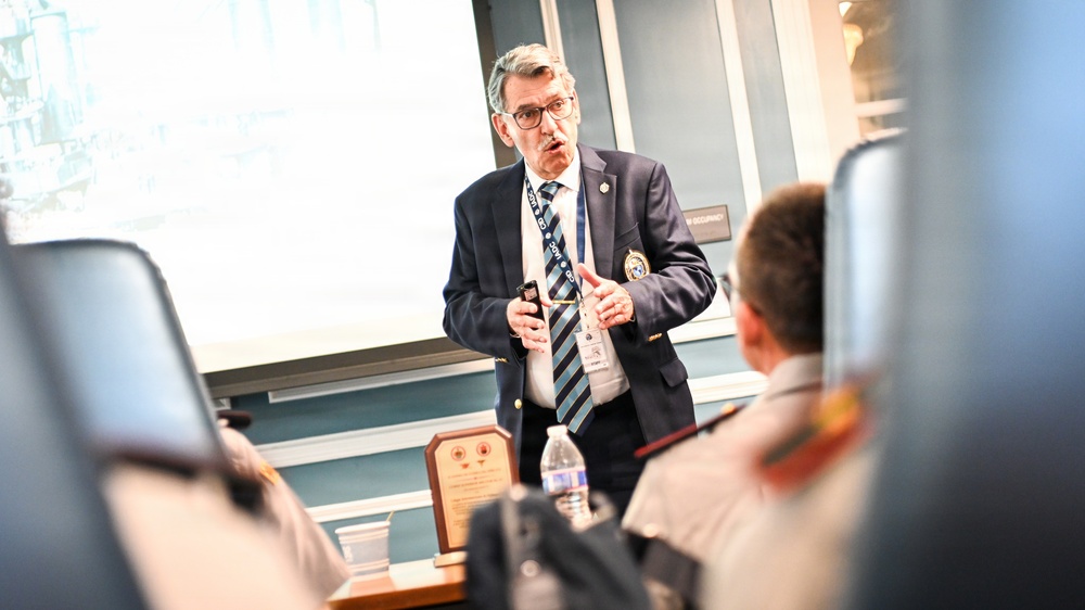 AGE-CSM Ecuador Delegation Receives IADC Academic Briefings