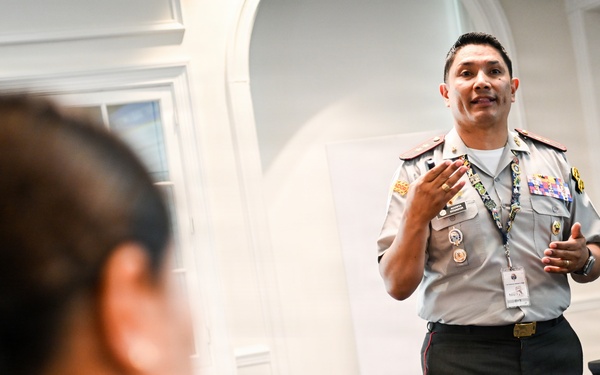 AGE-CSM Ecuador Delegation Receives IADC Academic Briefings