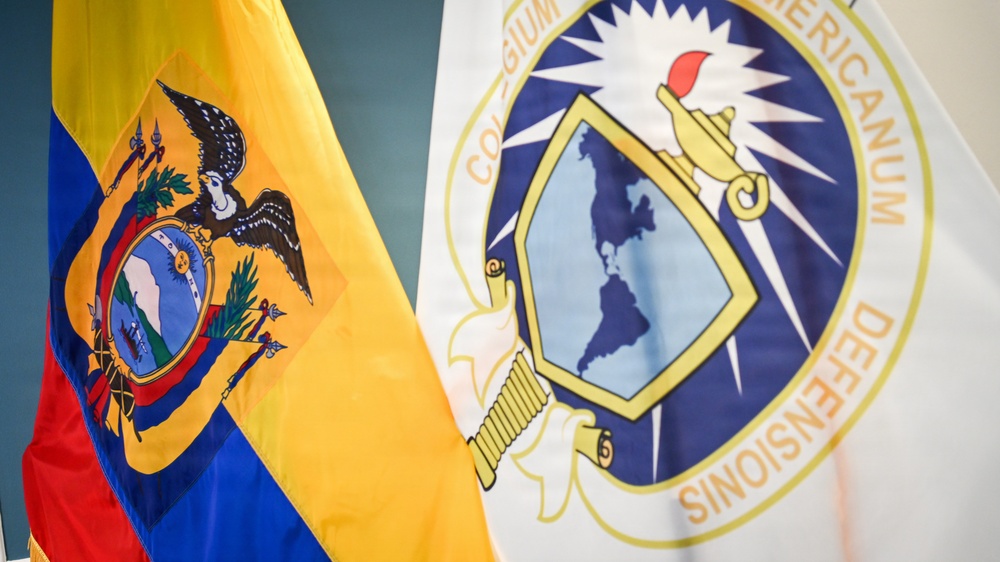 AGE-CSM Ecuador Delegation Receives IADC Academic Briefings
