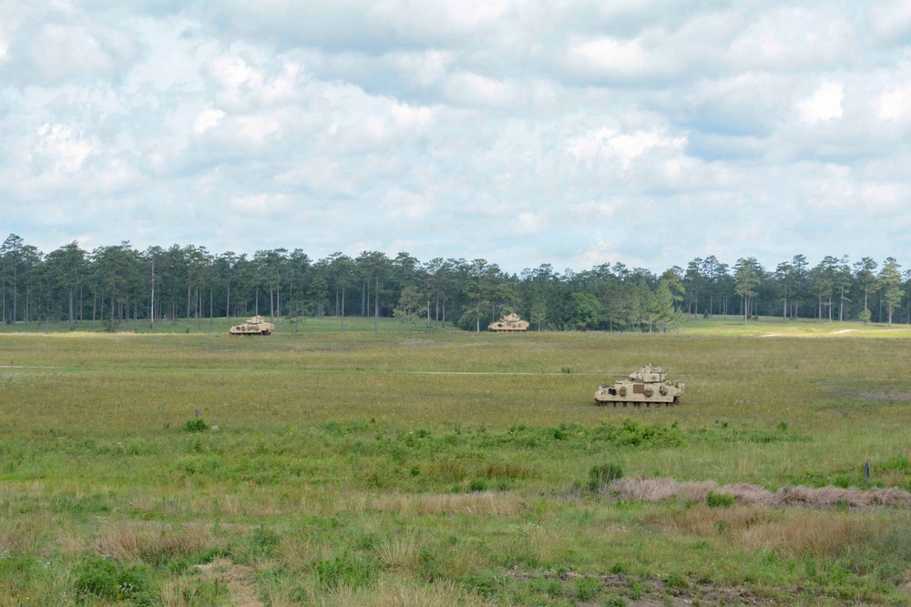 Mississippi Rifles Conduct Maneuver Training